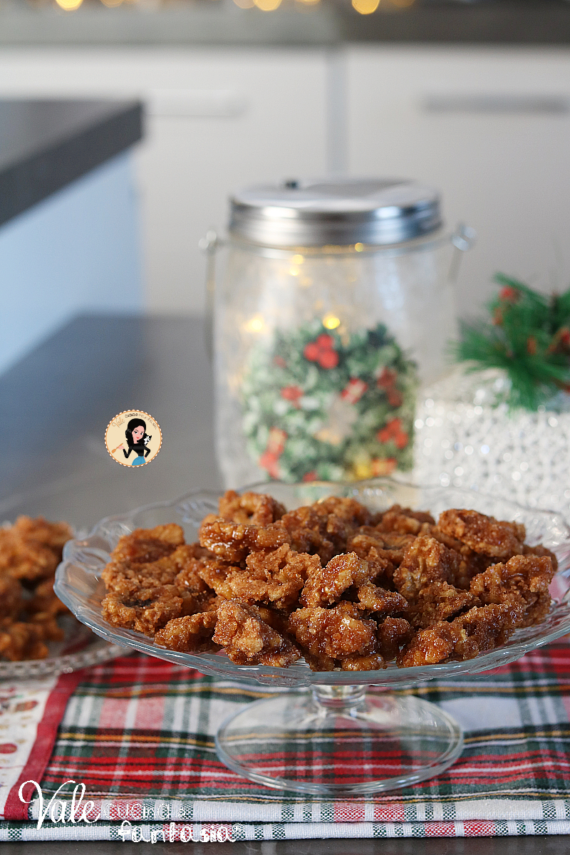 Noci pralinate la ricetta facile e veloce da fare a Natale! Ricetta delle noci caramellate facile e con pochi ingredienti