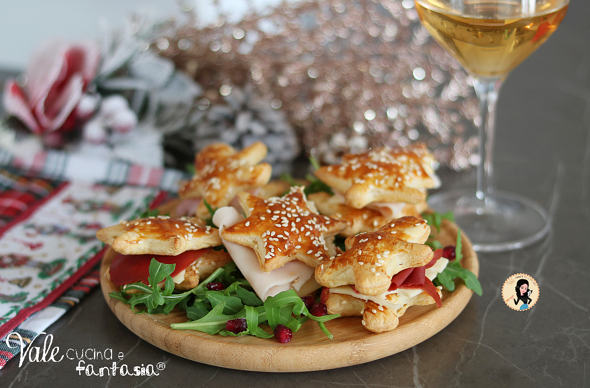 Sfogliatine di Natale ricetta per antipasto di Natale facilissimo ma di grande effetto!