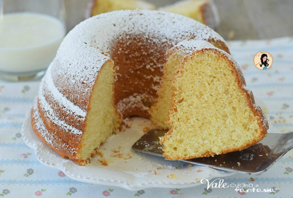 Ciambellone al bicchiere ricetta facile e veloce per preparare un ciambellone alto e morbidissimo e senza bilancia!