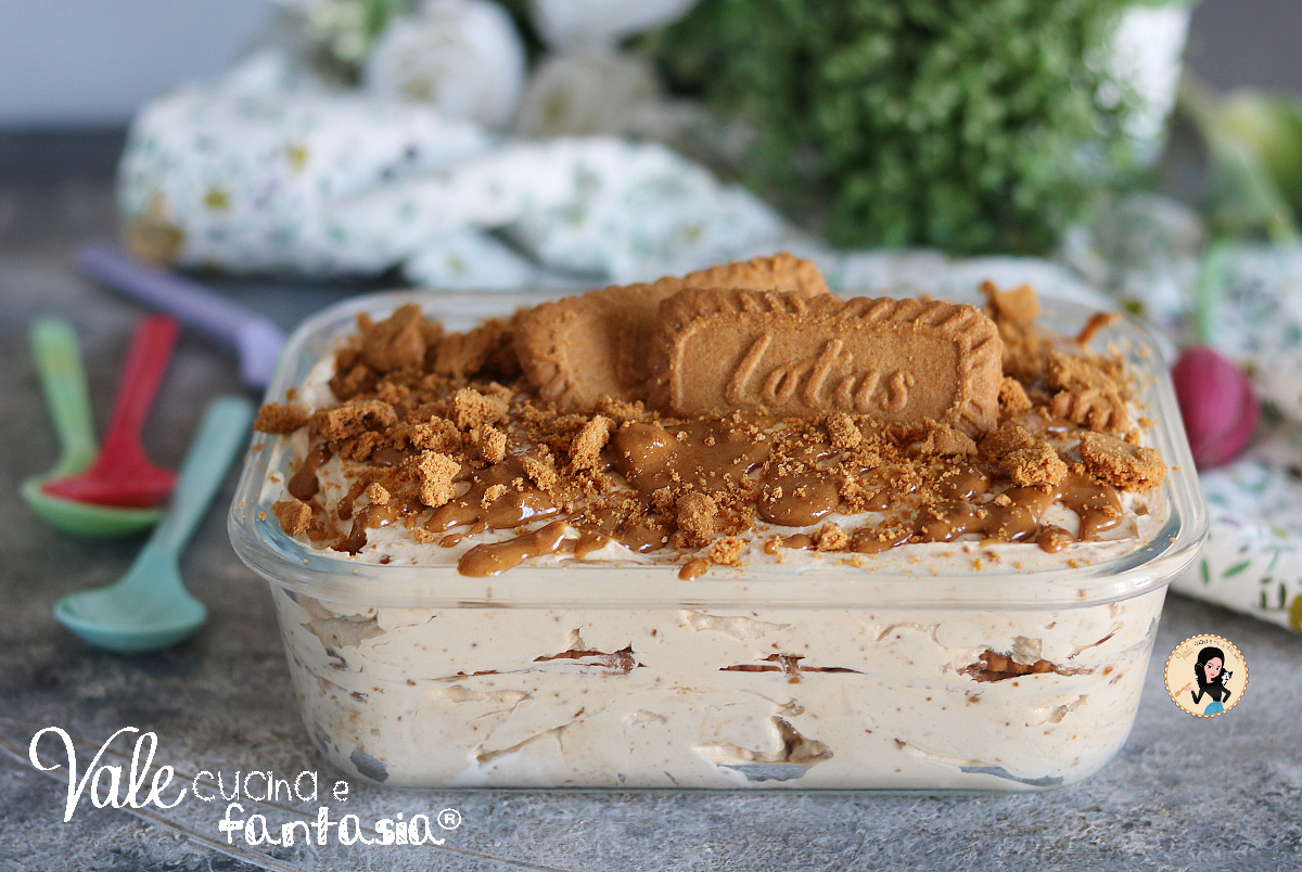 Tiramisù Lotus ricetta senza uova, tiramisù con crema Lotus facile e veloce