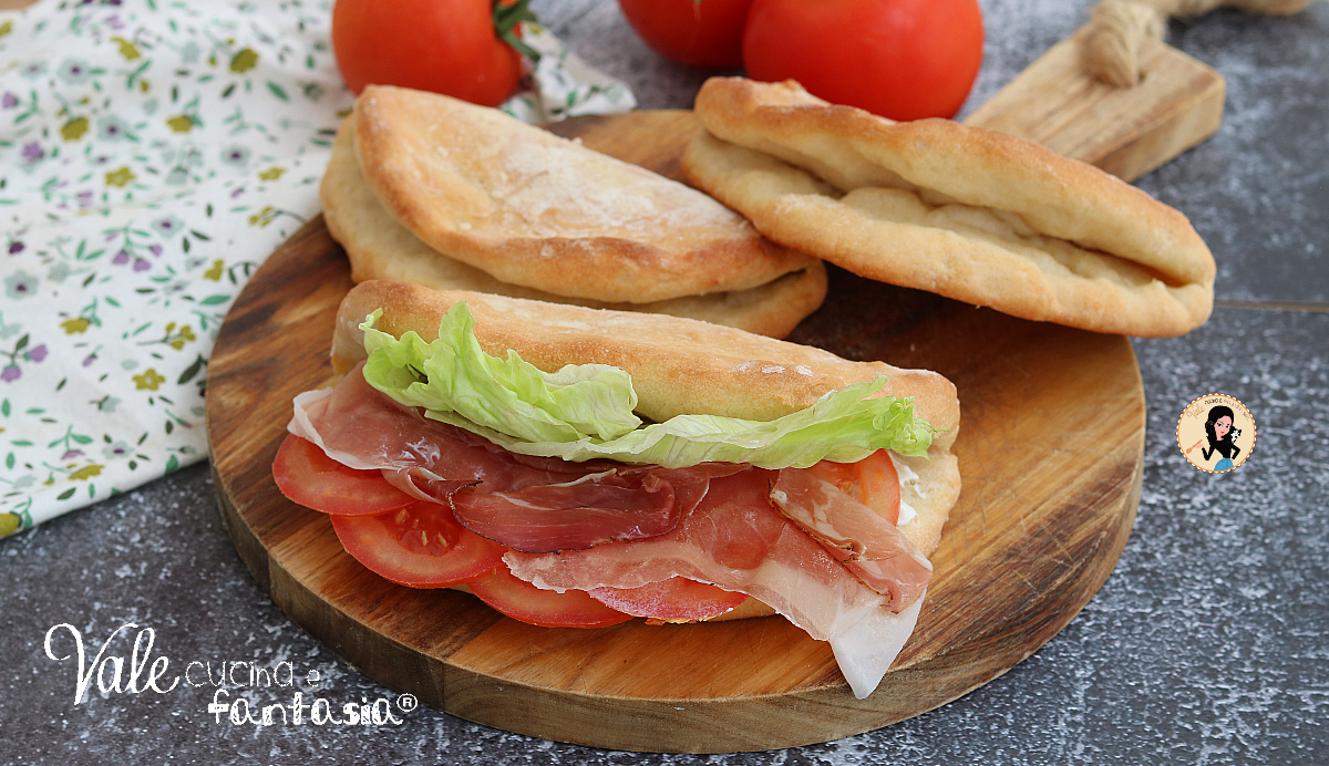 Pizza baciata la ricetta della pizza cotta senza farcitura e semplicissima da realizzare!