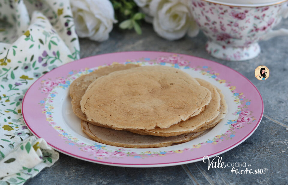 Pancake di avena 2 ingredienti ricetta facile per pancake con farina di avena leggeri, senza burro, senza zucchero e senza latte 
