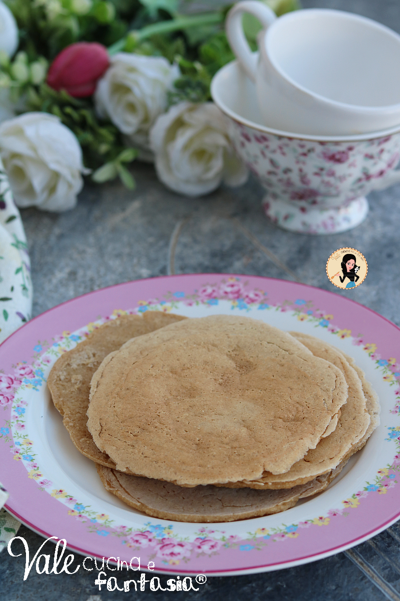 Pancake di avena 2 ingredienti ricetta facile per pancake con farina di avena leggeri, senza burro, senza zucchero e senza latte 