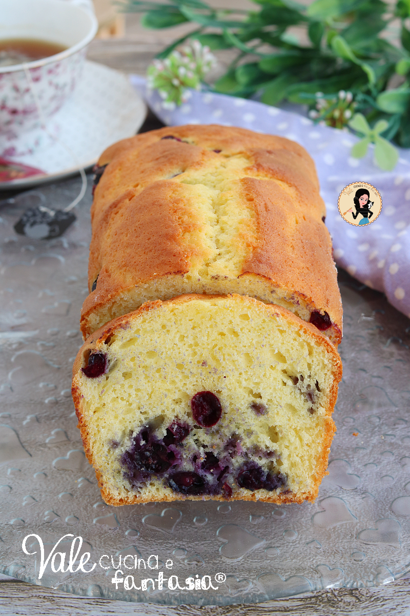 Plumcake con yogurt e mirtilli ricetta dolce senza burro e olio facile e morbidissima!