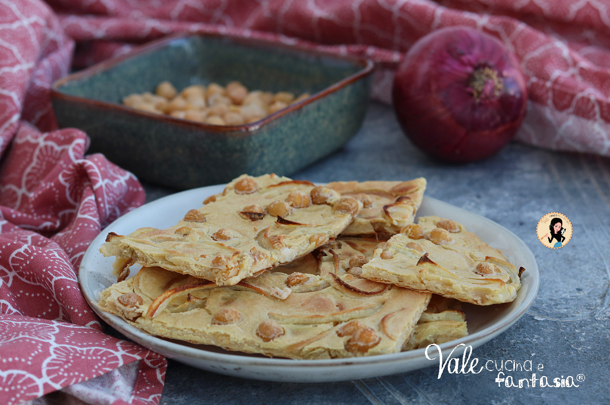 Focaccia di ceci e cipolle ricetta facile e veloce che si prepara in pochissimi minuti!