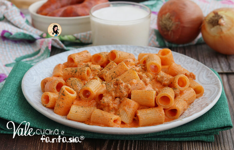 Pasta alla carcerata ricetta pasta con sugo di salsiccia e panna, un primo piatto saporito e pronto in poco tempo