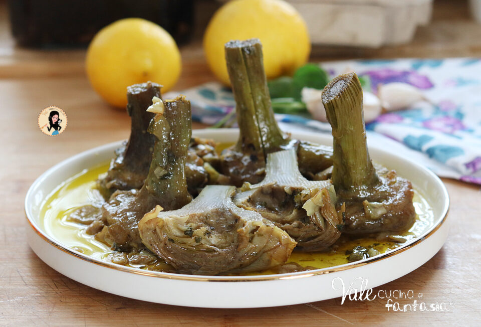 Carciofi alla romana ricetta originale per farli perfetti e tenerissimi! Ricetta dei carciofi come pulirli, come condirli e come cuocerli