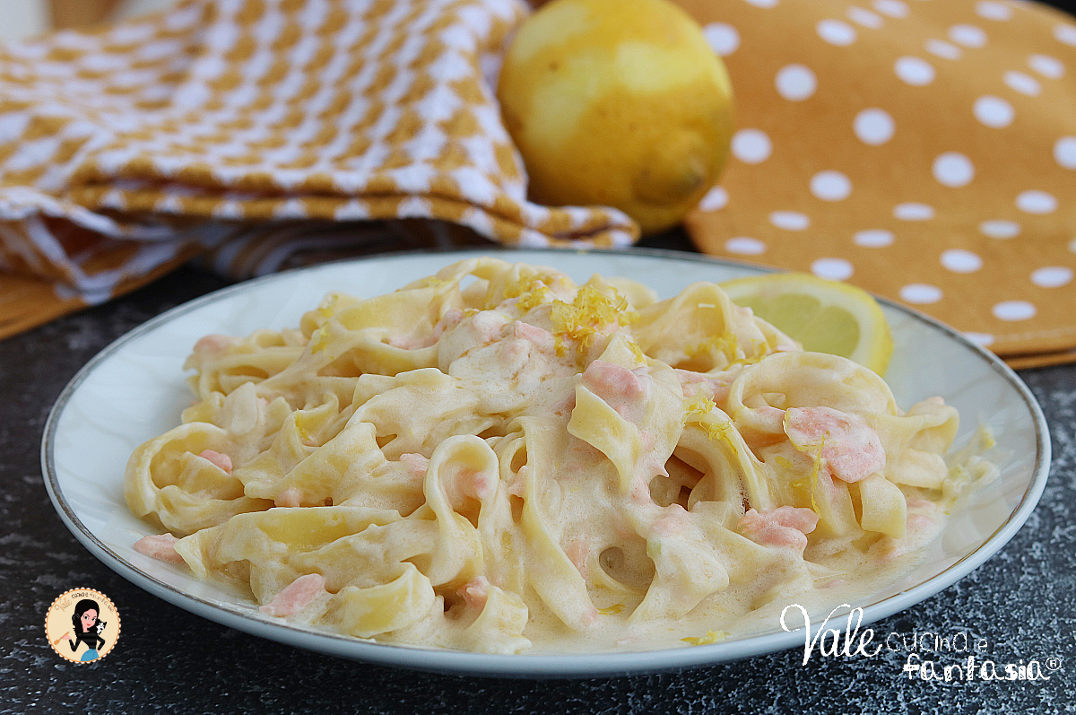 Fettuccine salmone e limone ricetta del primo piatto pronto in 15 minuti facile, veloce, cremoso e buonissimo!