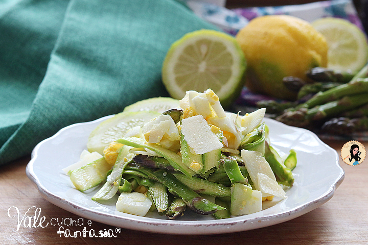 Insalata di asparagi crudi ricetta con uova e Grana, un piatto gustoso, semplice e pronto in poco tempo! Asparagi crudi in insalata veloci