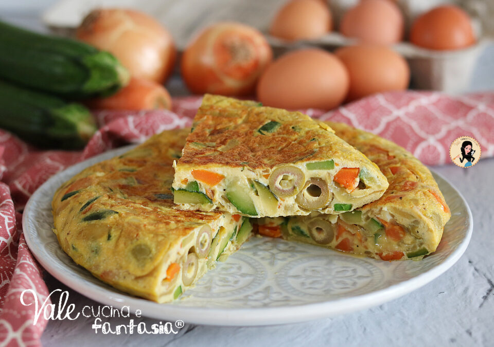 Frittata di verdure ricetta facile al forno o in padella, come fare la frittata alle verdure morbida, gustosa e facilissima