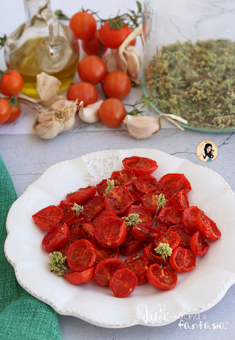 Pomodorini confit ricetta dei pomodorini al forno dolci e saporiti, pomodori al forno cotti lentamente facili e veloci