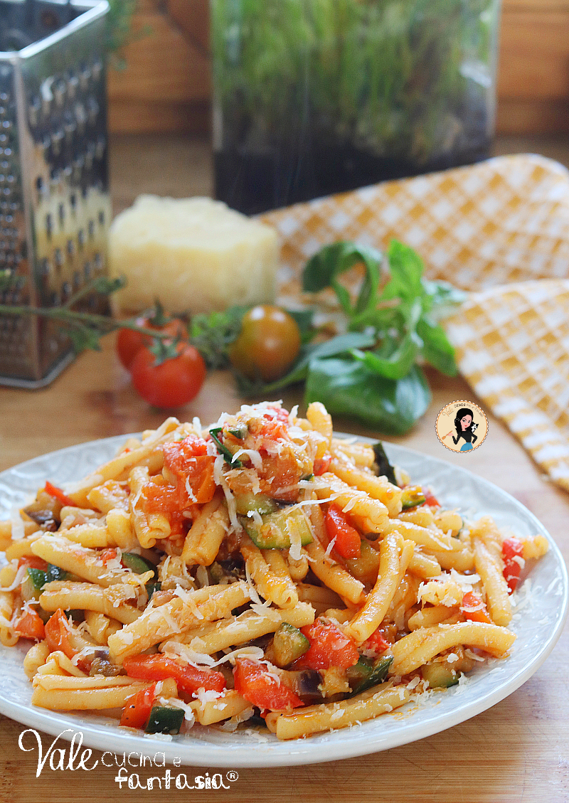Pasta all'ortolana ricetta primo piatto facile e buonissimo! Pasta con verdure facile e veloce, ricetta con verdure velocissima