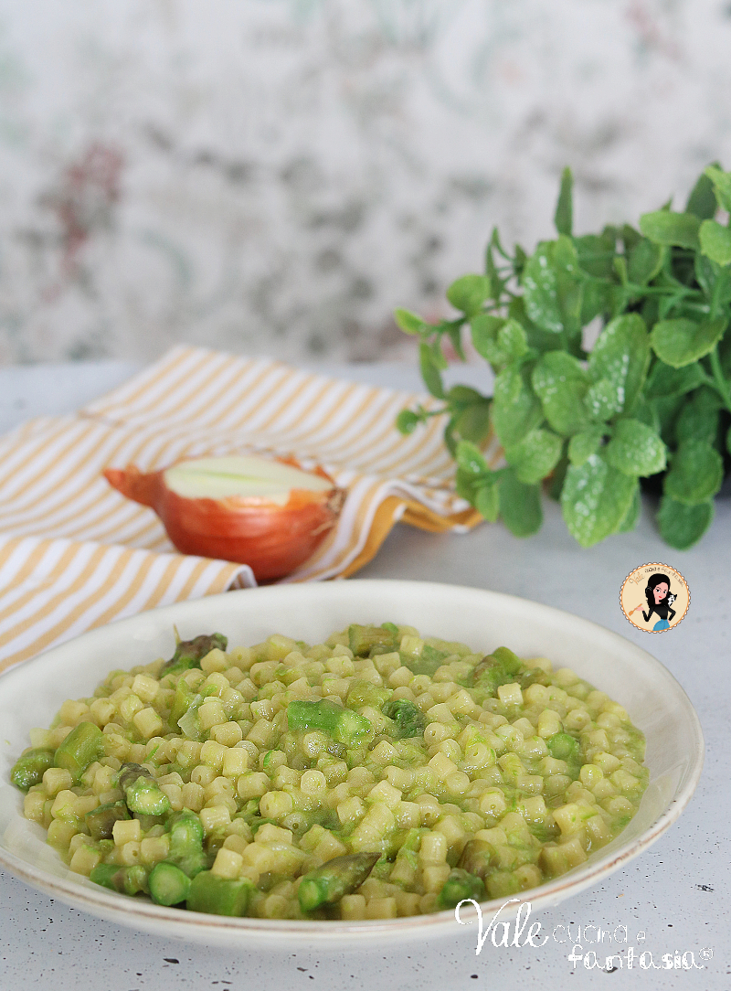 Pasta e asparagi risottata ricetta facile e veloce per un primo piatto di pasta con pochi ingredienti, buono e semplice!