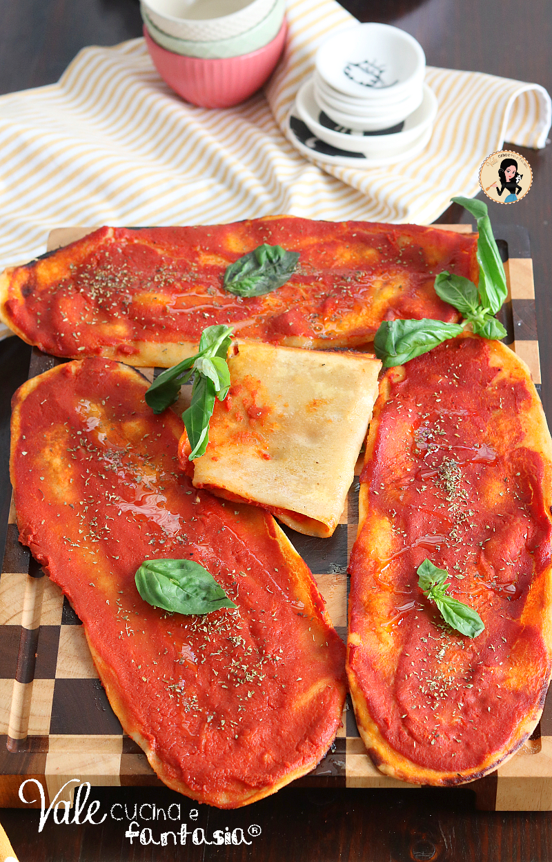 Lingue di pizza ricetta delle pizzette rosse senza lievito facili e buonissime! Pizzette rosse senza lievito e pronte in 30 minuti