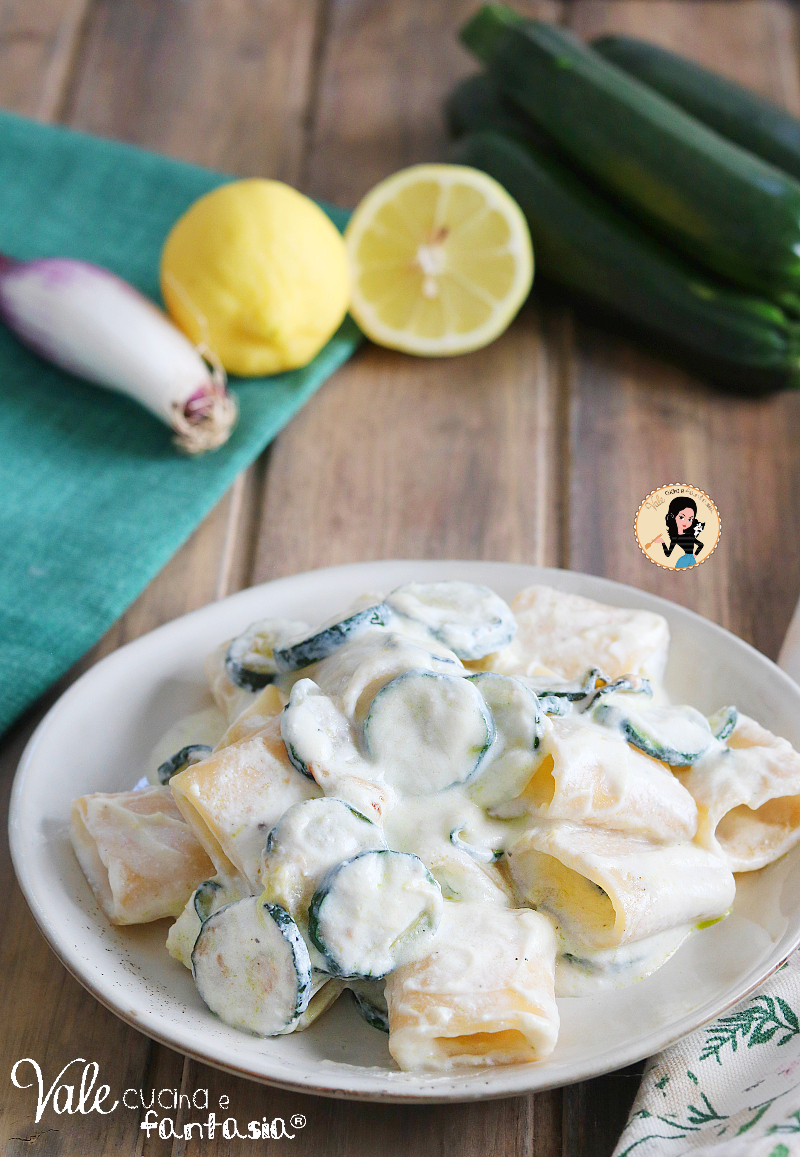 Paccheri con ricotta e zucchine ricetta primo piatto pronto in 15 minuti facilissimo e velocissimo! Pasta con ricotta e zucchine facile!
