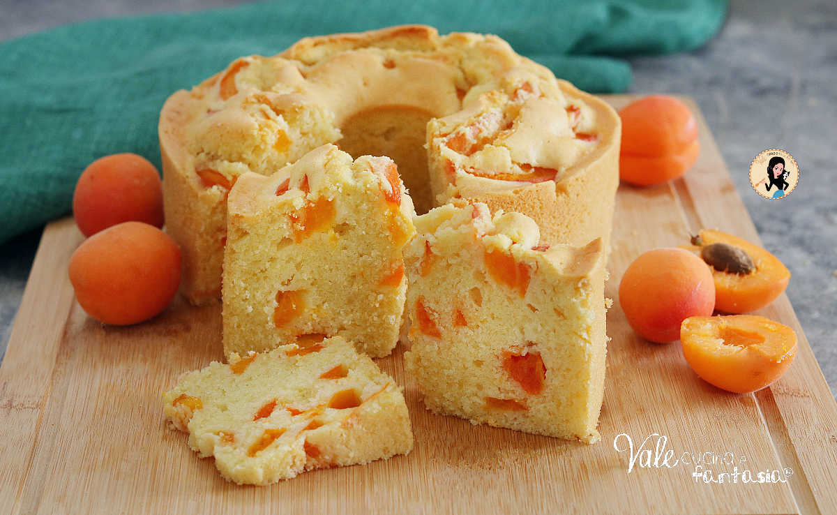 Ciambellone alle albicocche ricetta dolce soffice, leggero e goloso, ciambellone soffice all'albicocca, ciambellone alle albicocche fresche