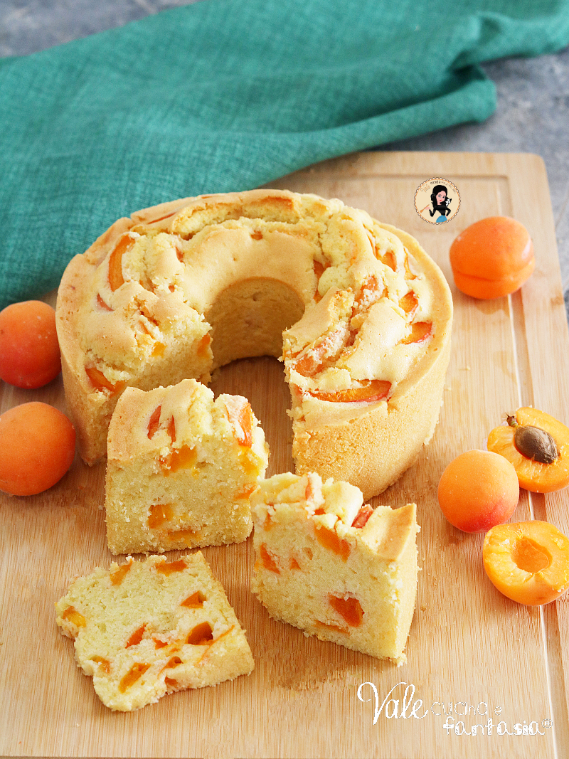 Ciambellone alle albicocche ricetta dolce soffice, leggero e goloso, ciambellone soffice all'albicocca, ciambellone alle albicocche fresche