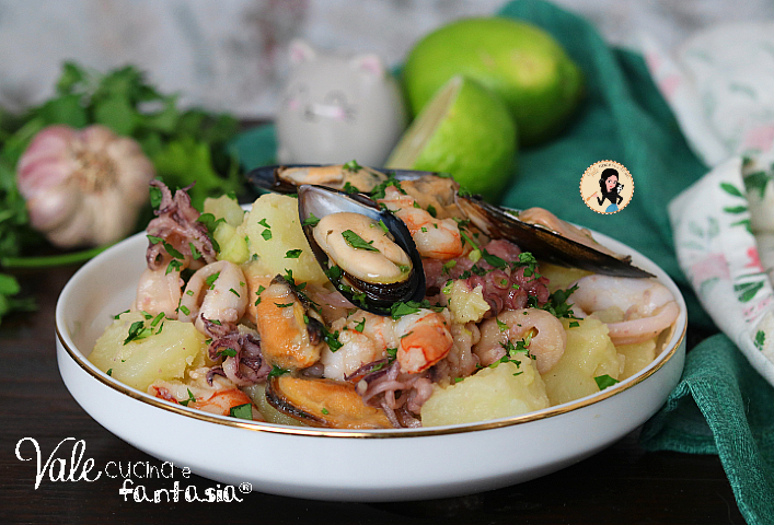 Insalata di patate e pesce ricetta insalata di mare con patate facile e buonissima!