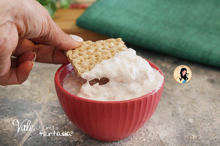 Salsa tonnata allo yogurt greco ricetta con soli 4 ingredienti e senza cottura! Salsa al tonno e yogurt, crema al tonno e yogurt velocissima!
