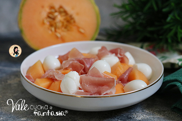 Insalata di melone con prosciutto e mozzarella la ricetta estiva di cui non potrete fare a meno!