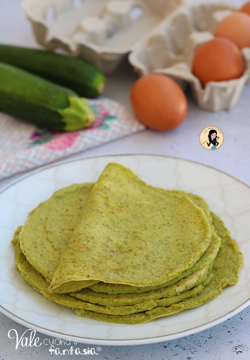 Crepes di zucchine 2 ingredienti ricetta senza farina e proteica, crespelle di zucchine senza latte e farina.