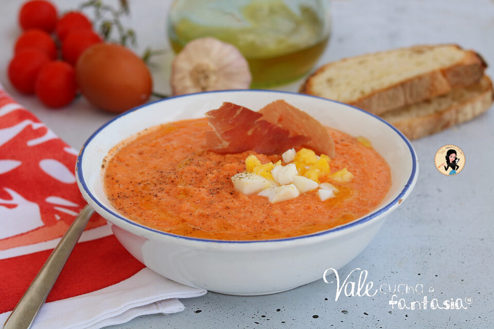 Salmorejo ricetta zuppa di pomodori fredda da leccarsi i baffi! Vellutata di pomodori tipica spagnola facile e veloce