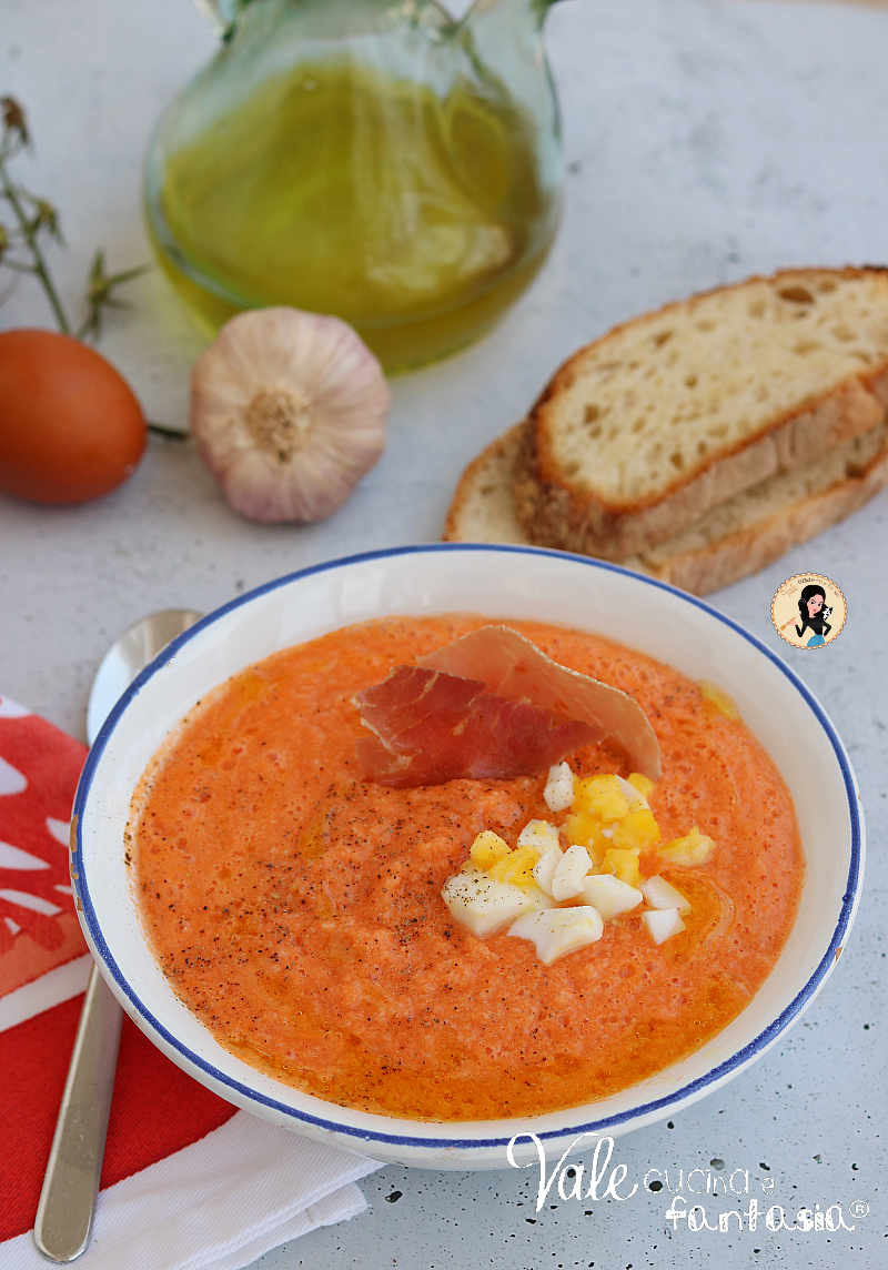 Salmorejo ricetta zuppa di pomodori fredda da leccarsi i baffi! Vellutata di pomodori tipica spagnola facile e veloce