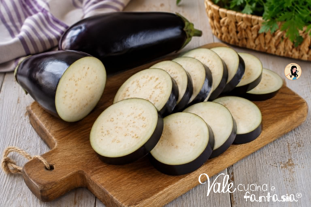 Come togliere l’amaro dalle melanzane, ricetta semplice e tradizionale per preparare qualsiasi ricetta alle melanzane!