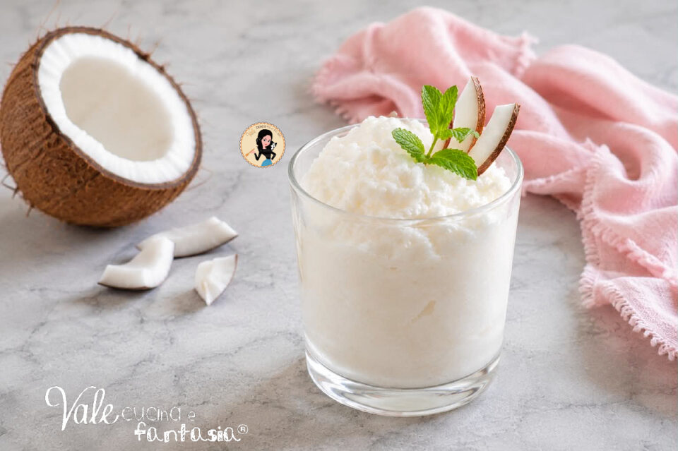 Granita al cocco la RICETTA dell'estate che NON MOLLERETE più! Come fare la granita al latte di cocco fatta in casa con pochi ingredienti!