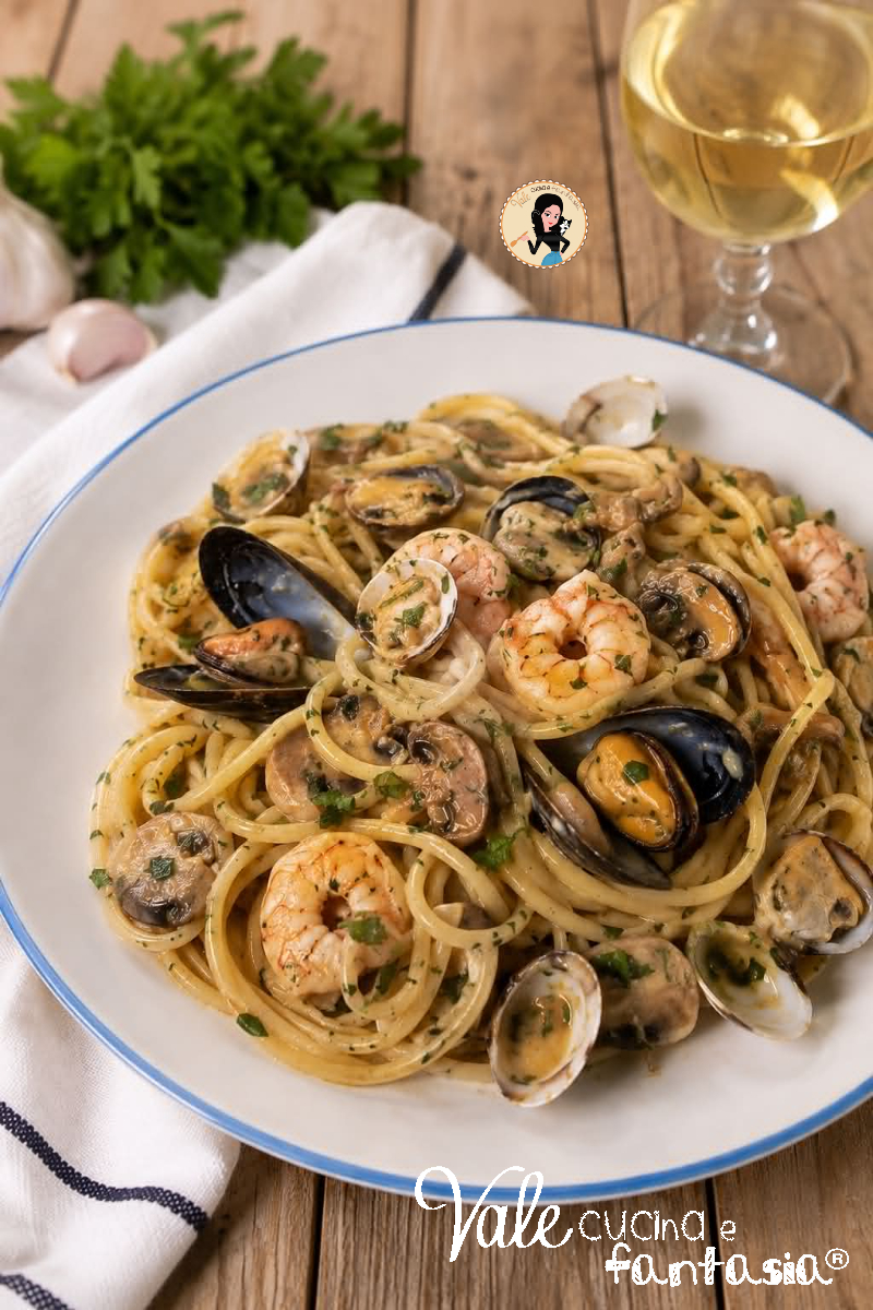 Spaghetti mare e monti ricetta con il trucchetto per averli cremosi! Pasta mare e terra con pesce e funghi facile e veloce