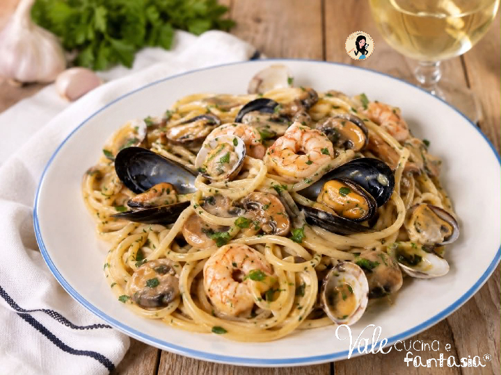 Spaghetti mare e monti ricetta con il trucchetto per averli cremosi! Pasta mare e terra con pesce e funghi facile e veloce