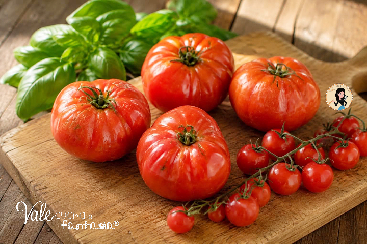Come spellare i pomodori facilmente ricetta con trucchetto furbo, come togliere la buccia dai pomodori in 5 minuti!