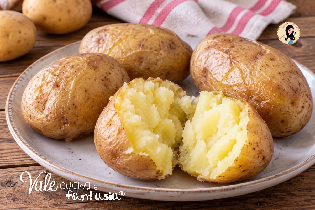 Patate al microonde ricetta furba per patate pronte in pochi minuti