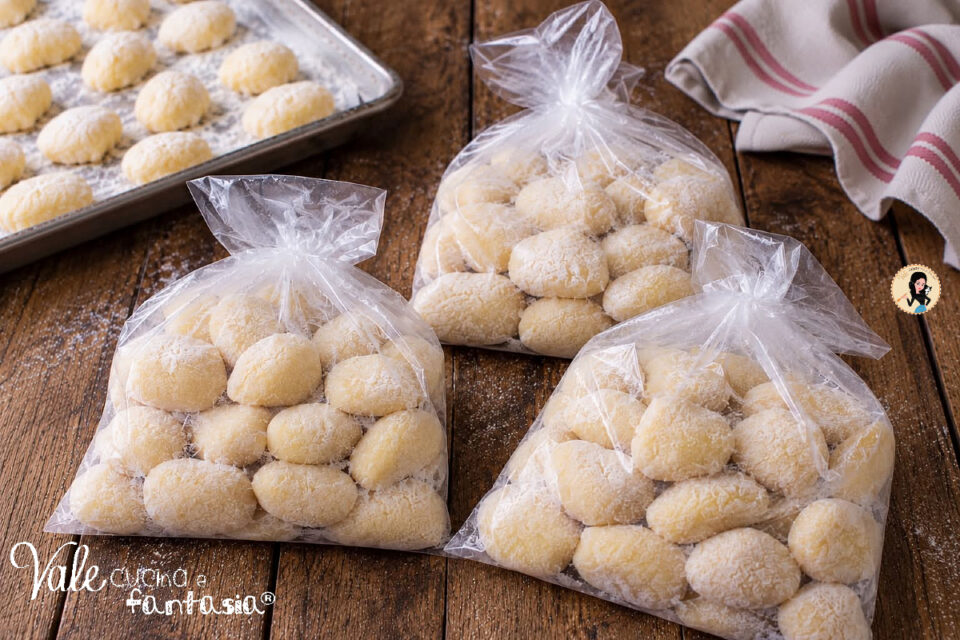 Come congelare gli gnocchi fatti in casa ricetta e tutti i consigli per averli perfetti e pronti da cuocere quando volete
