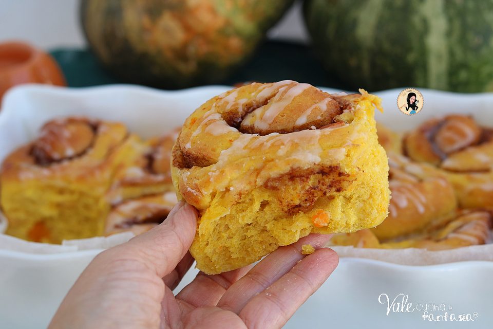 Cinnamon rolls alla zucca ricetta girelle di zucca e cannella morbidissime! Soffici anche senza farina Manitoba!