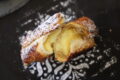 Sfogliette con crema e glassa alla mandorla.