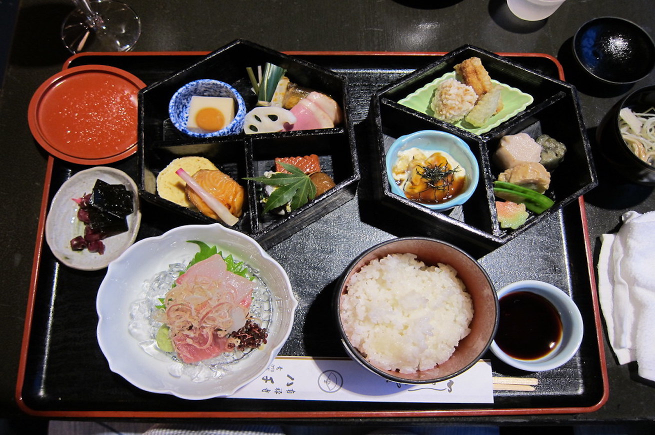 I 10 piatti della cucina giapponese da mangiare quando si è giù