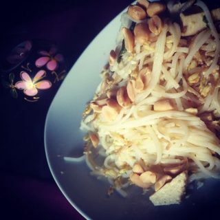 Ricetta originale Pad Thai con tofu e arachidi
