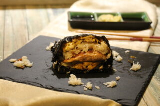 Ricetta onigirazu con tamagoyaki e petto di pollo grigliato