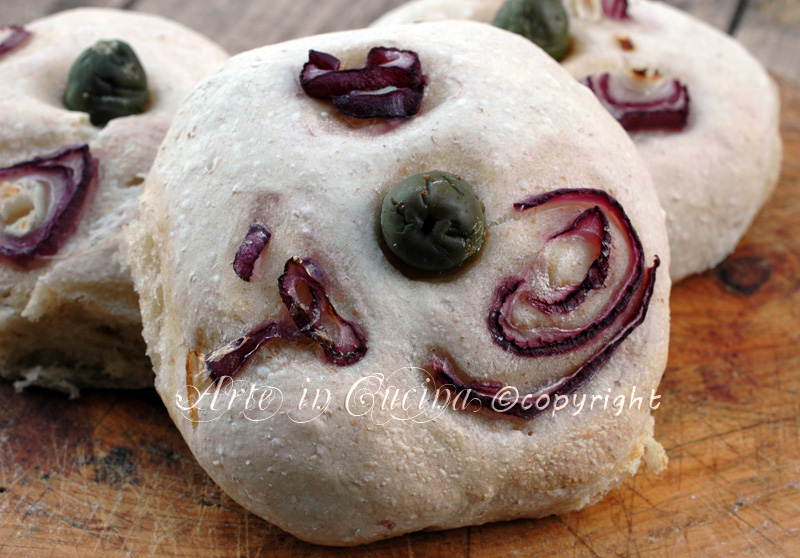 Panini morbidi con cipolle e olive ricetta arte in cucina