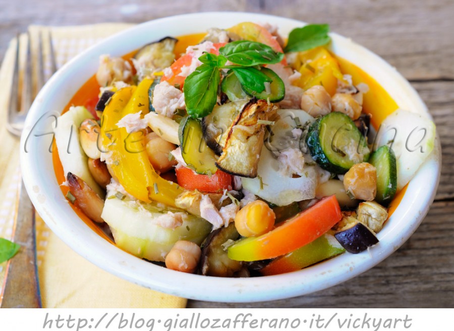 INSALATA DI CECI FREDDA con tonno zucchine e verdure