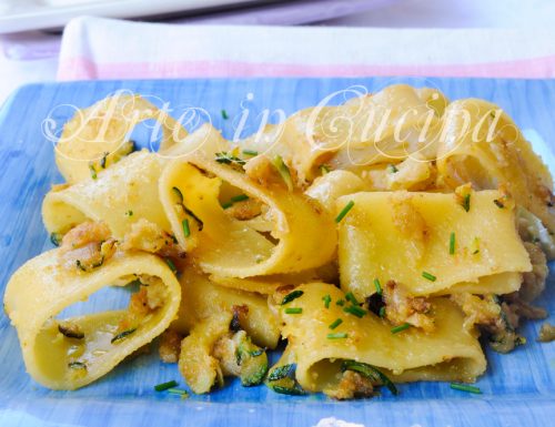 Calamarata con zucchine e mollica ricetta veloce