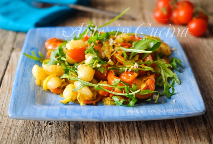 Gnocchi con pomodorini rucola e zucchine veloci