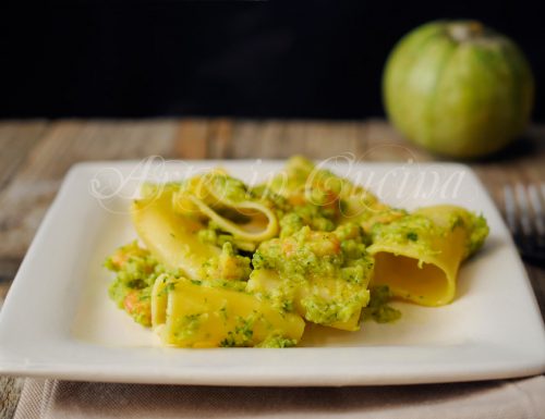 Paccheri con gamberi e zucchine al curry