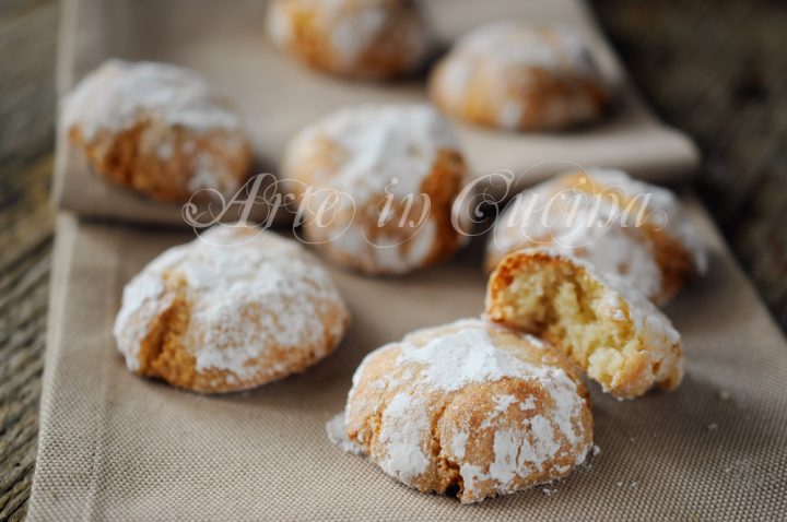 Amaretti morbidi facili e veloci ricetta biscotti vickyart arte in cucina