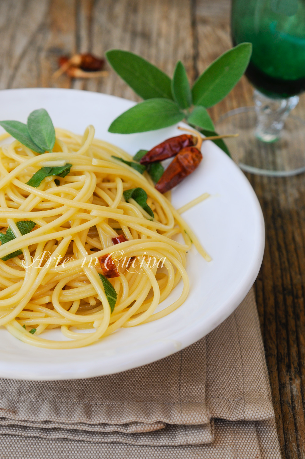 Spaghetti salvia e peperoncino ricetta veloce vickyart arte in cucina