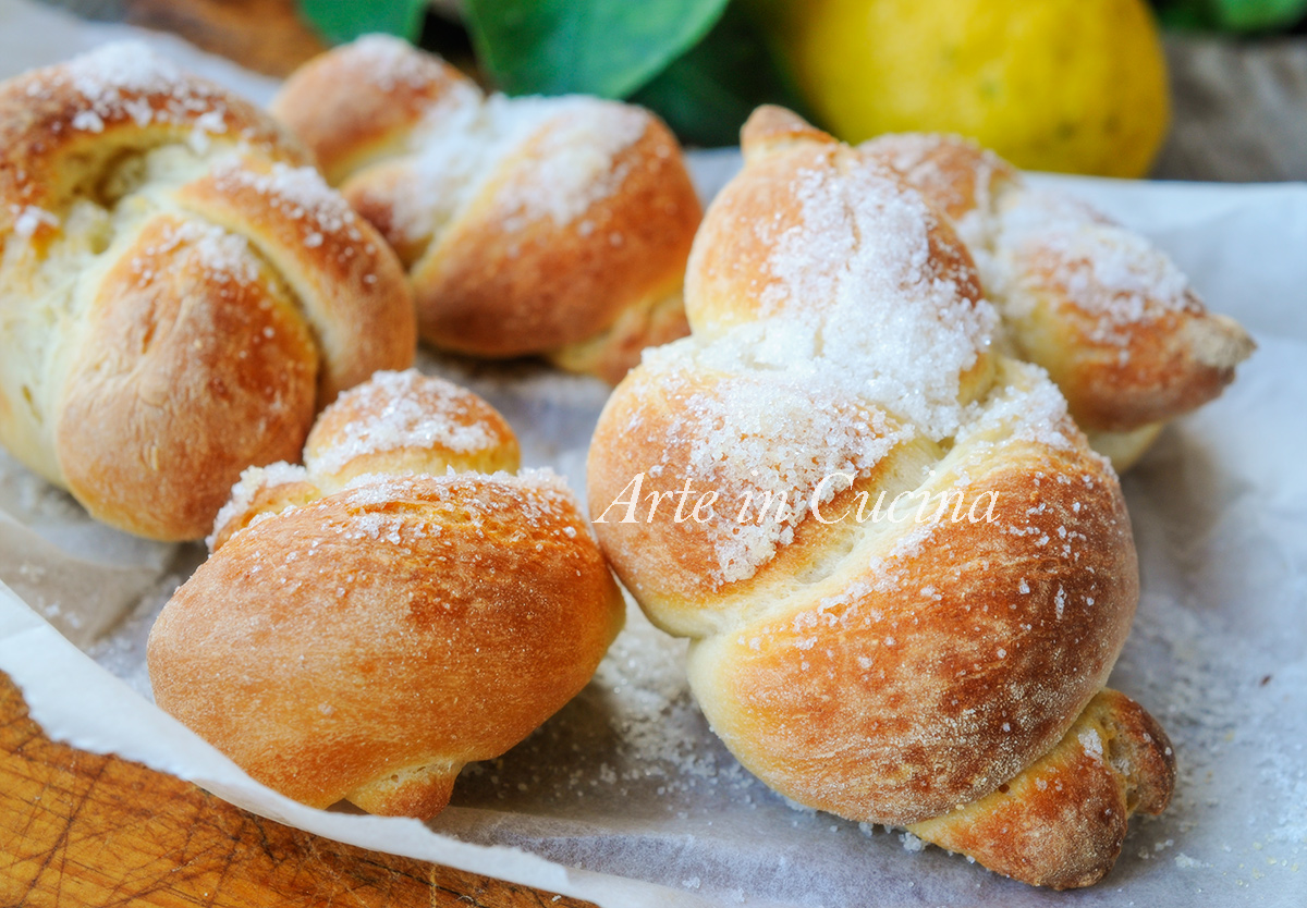 Nodini zuccherati al burro brioche cotte al forno vickyart arte in cucina