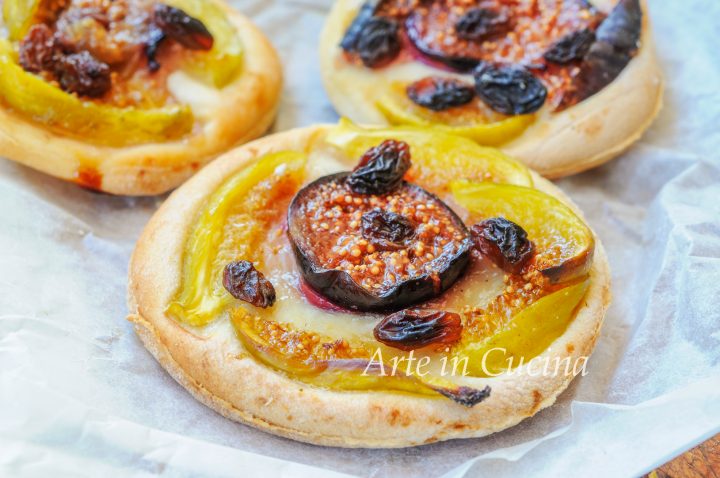 Pizzette ai fichi freschi bianchi e neri