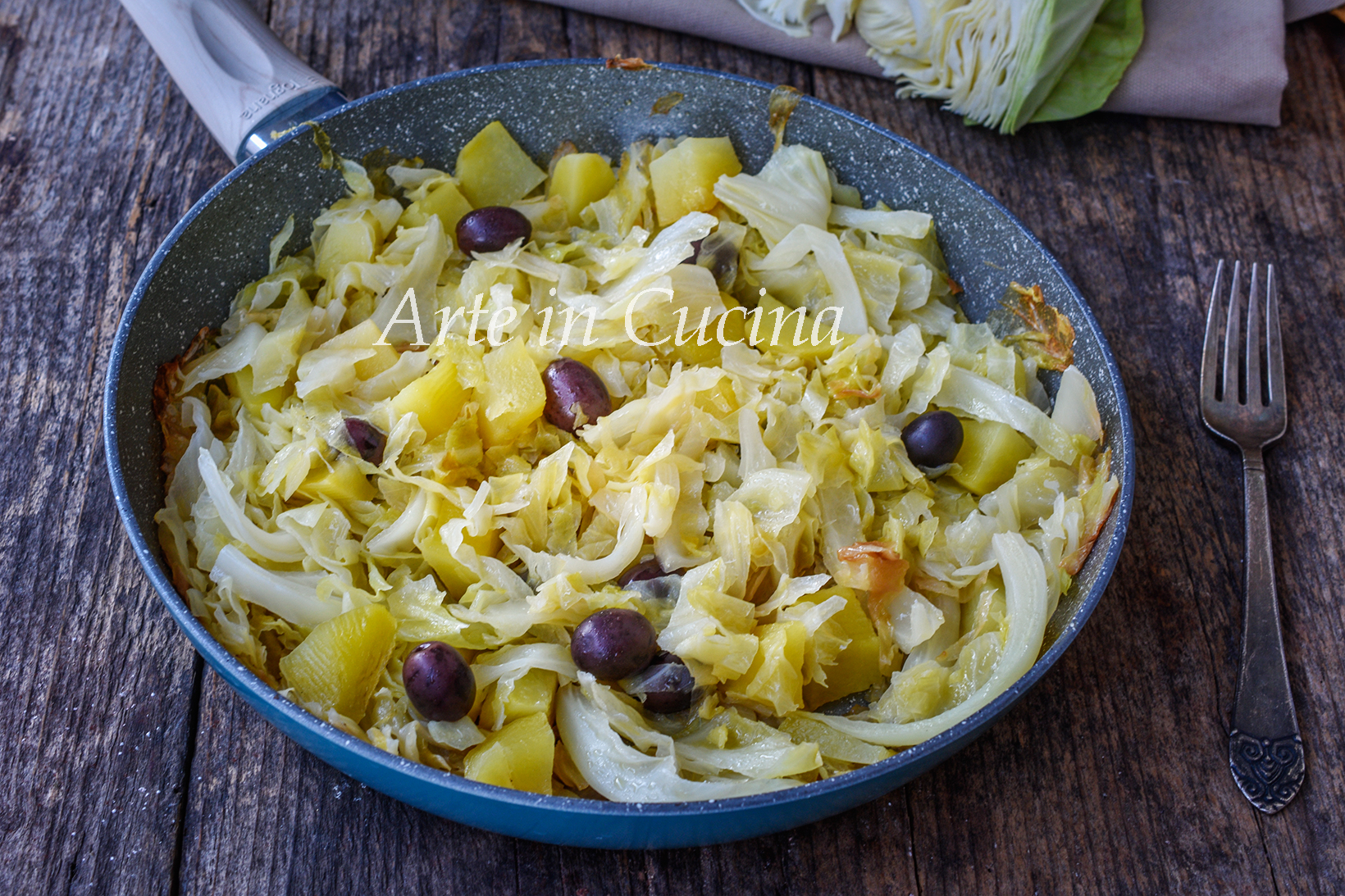 Verza stufata con patate e olive