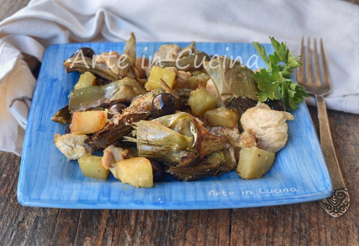Pollo con carciofi e patate in padella